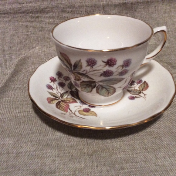 Vintage Royal Vale Teacup and Saucer - Picture 1 of 4
